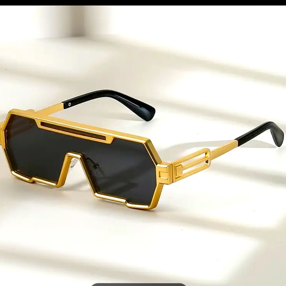 Accessories - Y2K oversized see ya later ✌🏾 shades gold and black metal heavyweight